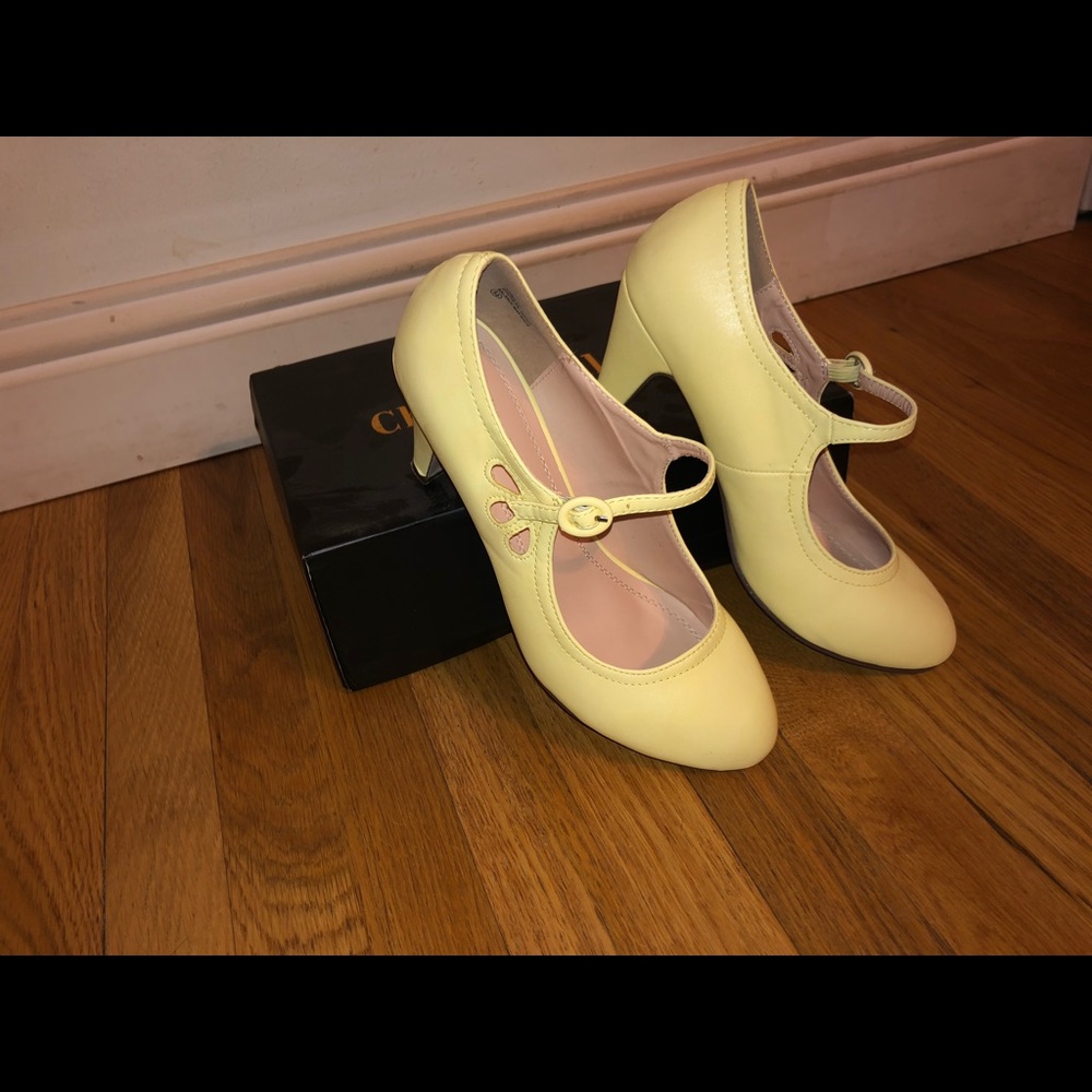 Chase & Chloe Yellow Lemon Medium Heel Mary Jane’s